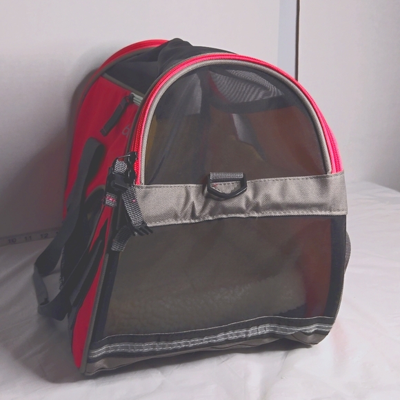 BERGAN PET CARRIER WITH POCKETS RED GENTLY USED - Picture 5 of 10